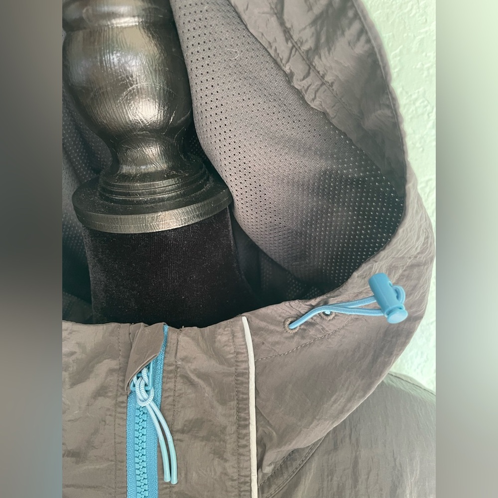 Fabletics Gray Windbreaker with Blue Details NWT - image 4